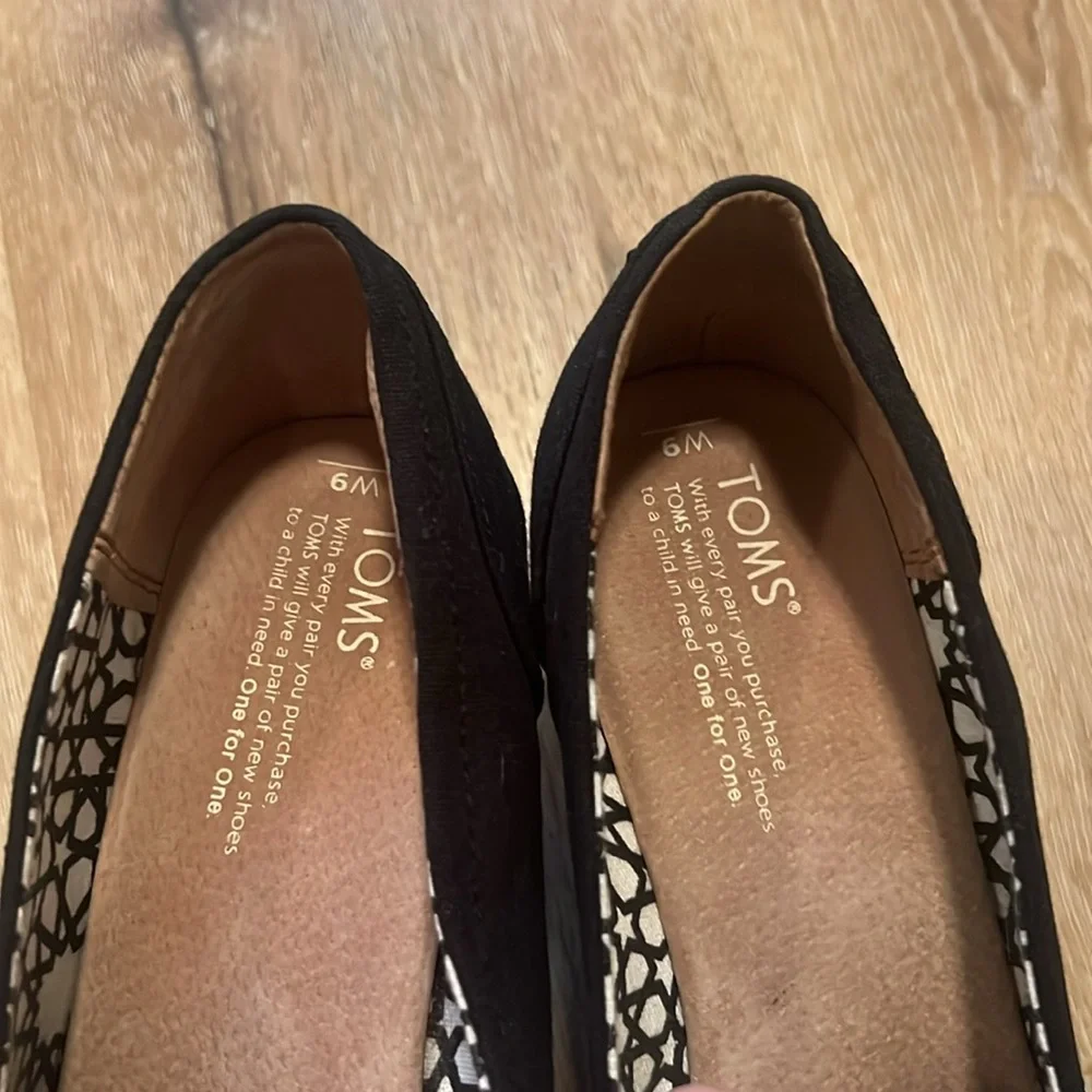 TOMS Black Peep-Toe Wedges Size 9 Great Used Condition
